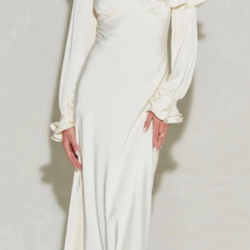 ASTR the Label Coraline Satin Midi Dress - Picture 5 of 5